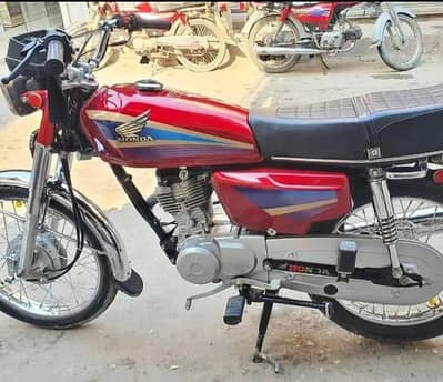 ہونڈا 125سی جی بائک ریڈ کلر