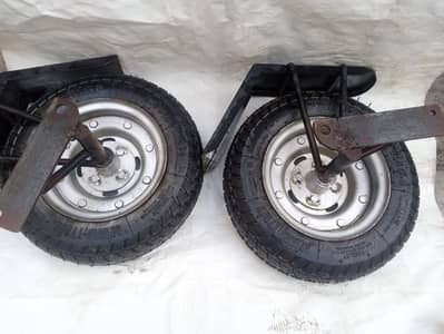 Electric scooty side wheels