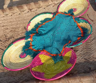 Roti changair & pona (hand made] Yehi best option hai.