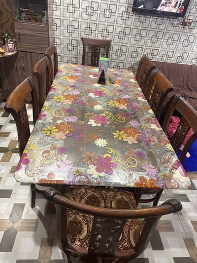 8 seater dining table. . . . .
