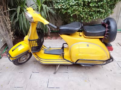 *Vespa Stylish Scooter (Model 1975 ) Excellent Condition*