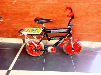 kids cycle for sale reasonable price only chain is missing all ok hai
