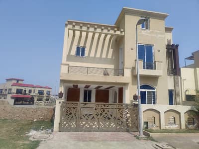 Bahria Town Phase 8, 7 Marla Double Unit House Available For Rent
