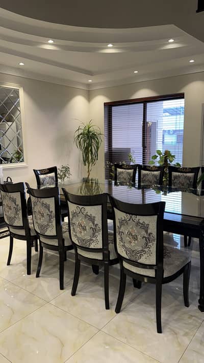 Dining table (10 seater)