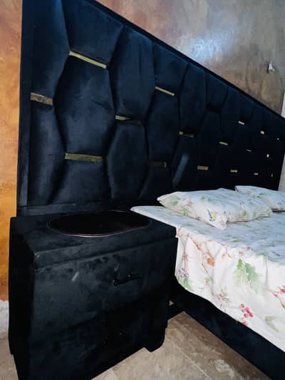 KING SIZE BED WITH SIDE TABLES