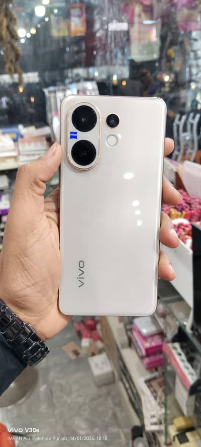vivo v60 12 256 GB with box  lush condition