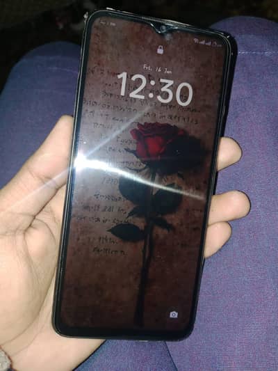 Oppo A38 lush condition one hand use