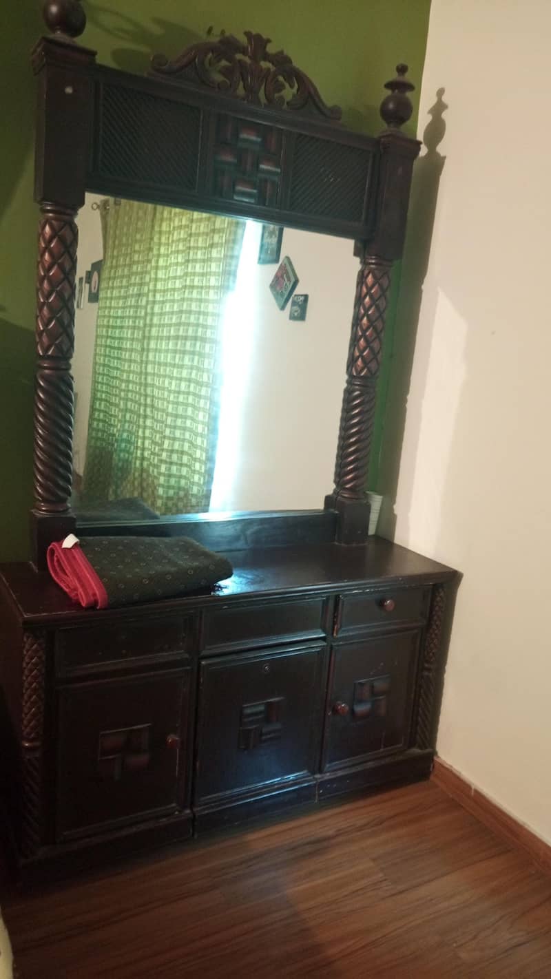 dressing table 0