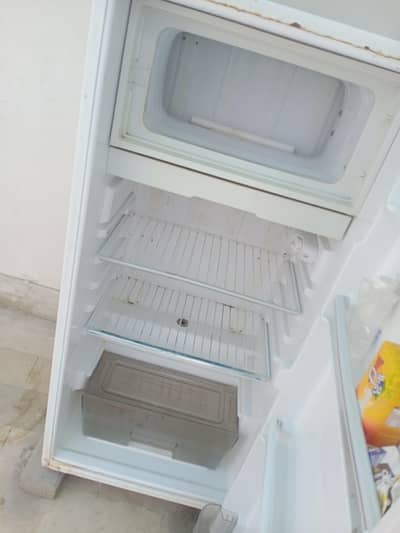 best look one door Hy cooling best krta hy contact 03142123621