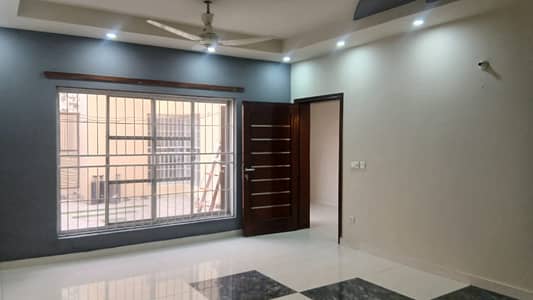 RENT NOW: 1 KANAL LUXURY UPPER PORTION IN VALANCIA TOWN