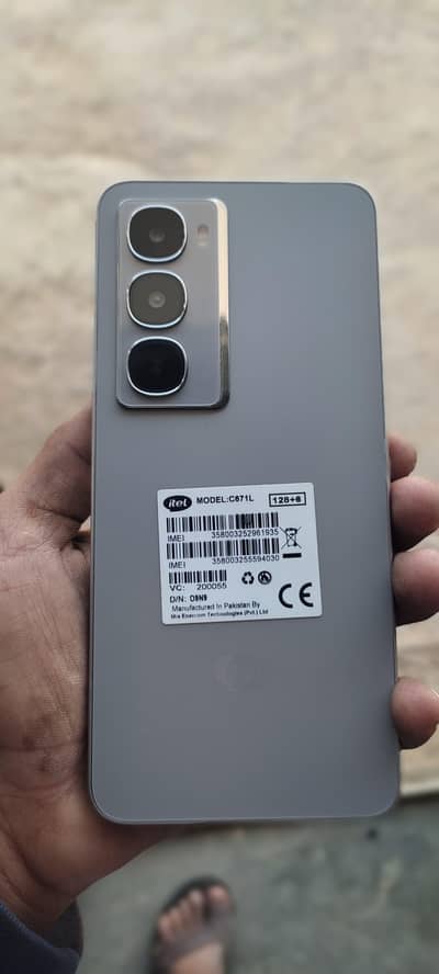 6 128 ok ha phone koi masla ni ha all ok haa 10by10 ha