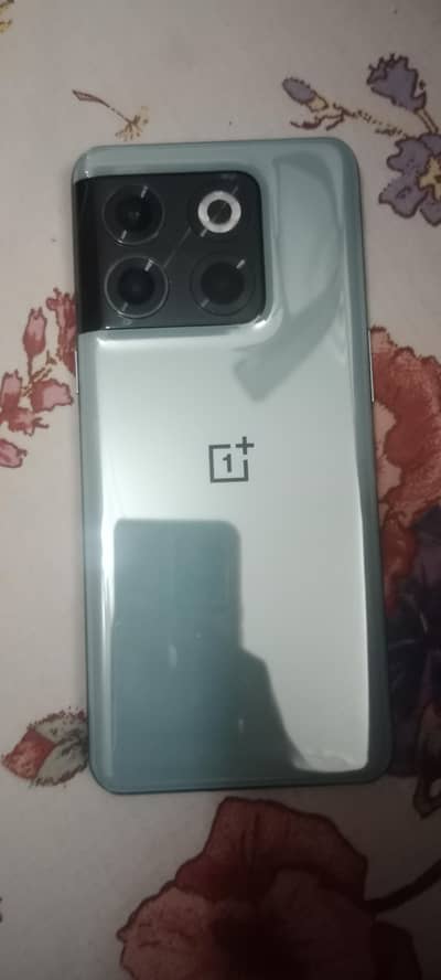 I am selling one plus 10 t only one time use
