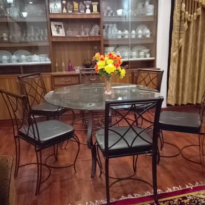 dinning table with chairs