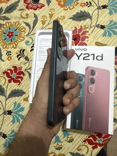 Vivo Y21d / 128 gb only one mounth use i think so exchange possible