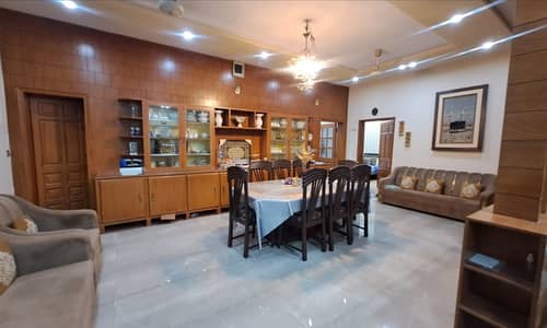 Awan Town House For sale Sized 1 Kanal