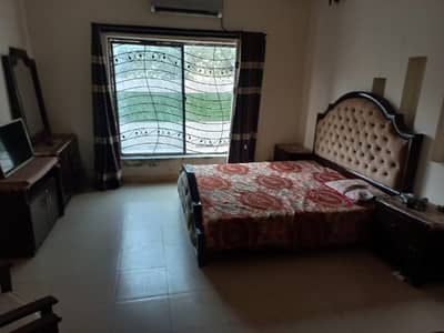 EXCLUSIVE 10 MARLA LOWER PORTION AVAILABLE FOR RENT IN PRIME LOCATION OF TARIQ GARDEN