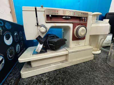 SINGER SEWING MACHINE - ELECTRIC