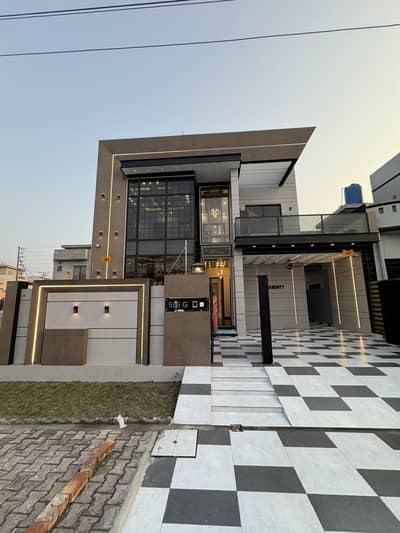 10 MARLA ULTRA MODREN HOUSE FOR SALE