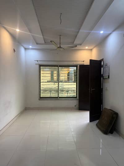 PREMIUM 7 MARLA UPPER PORTION AVAILABLE FOR RENT IN THE HEART OF GULSHAN-E-LAHORE