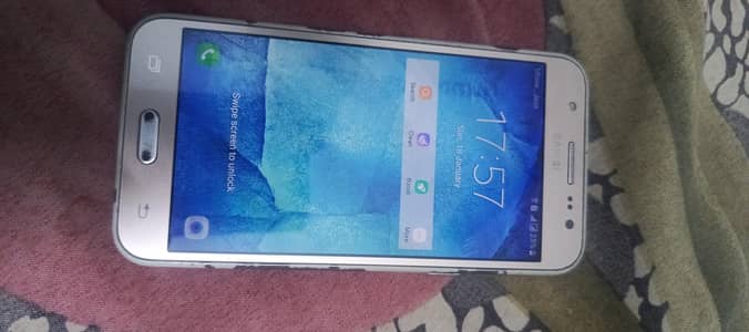 sungam j5 8 gb back sheet khrb and back carme chlaa haii  tora sa masl