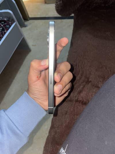 Iphone 15 pro 256 pta approved scrach less