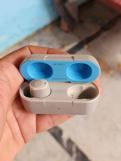 JBL TUNE 2 airbuds