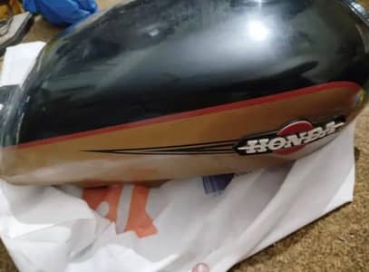 fuel tank with ears and magnet tapa