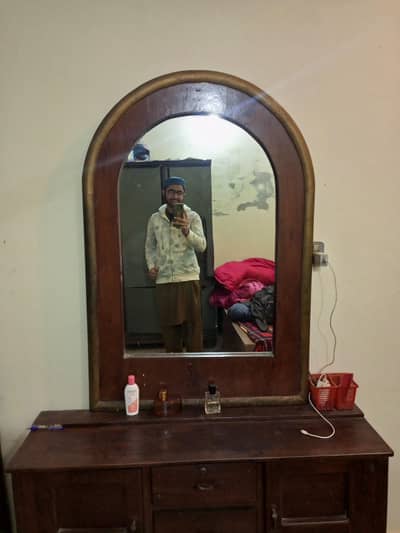 Dressing table urgent sale