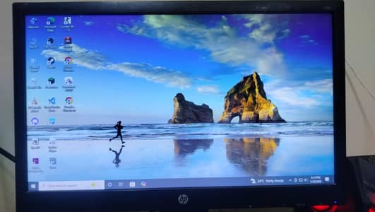 HP 18 Inch LCD Monitor | Clear Display | Excellent Condition