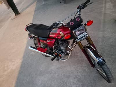 Honda 125 Red