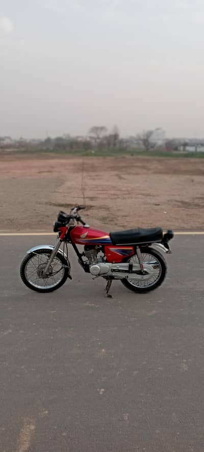 Honda CG 125 motorcycle All Ok 10/10  2011 total genuin