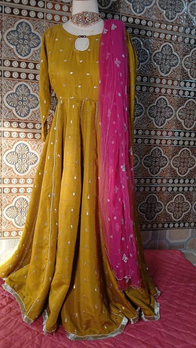 dhaani kaali froq you can wear on any duppata