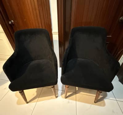 A pair of 2 chairs of study/coffee table / dining table available