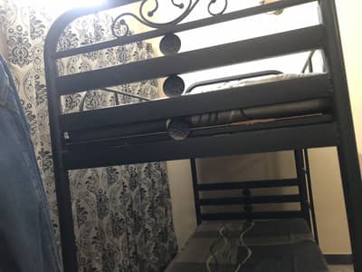 2 story bed with mattress