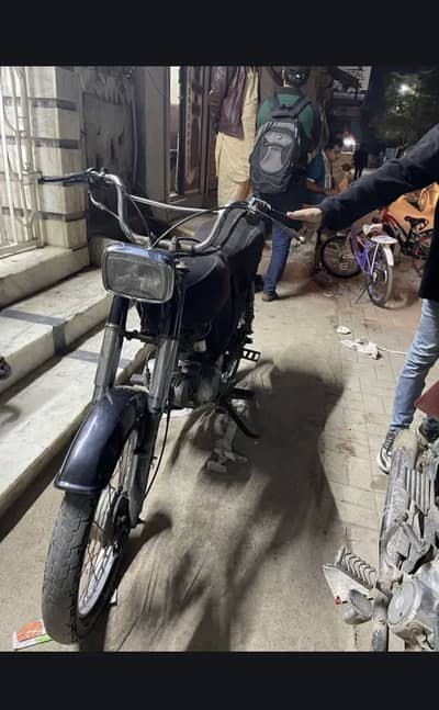 bike ma koi kaam nhu haa na engine ma koi kaam