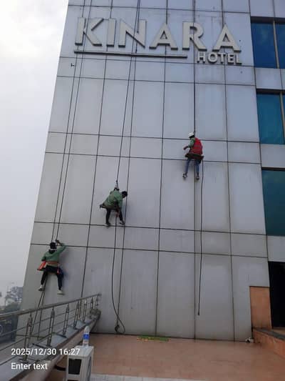glass cleaner worker