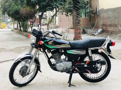 Honda CG-125 (Model 2014) Total Genuine Bike