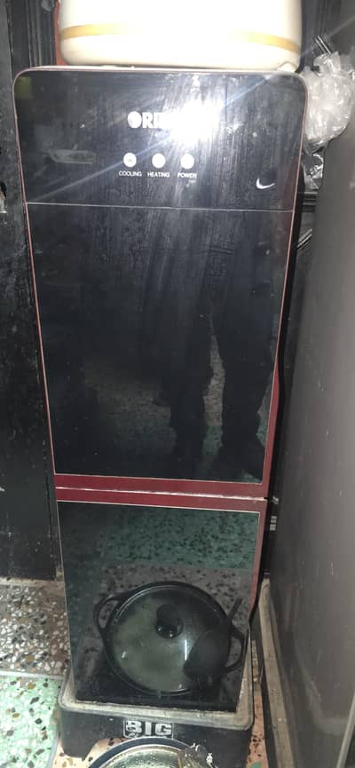 orient dispenser neat and clean