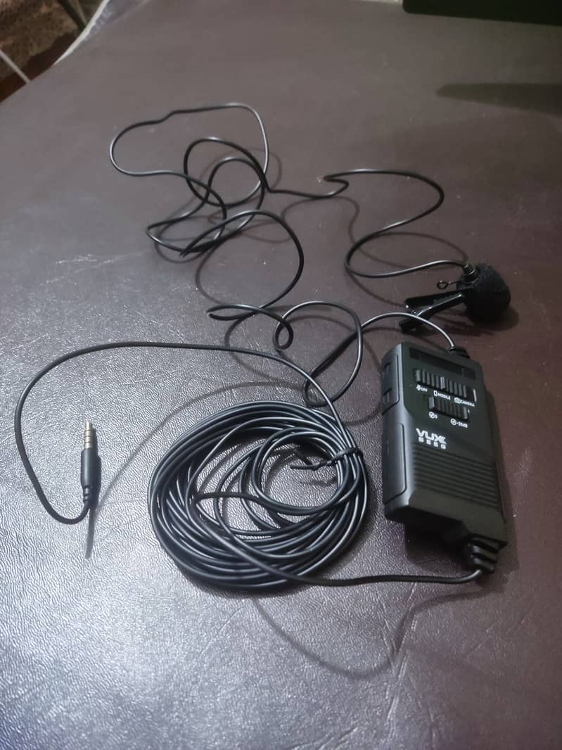 Wired Vlogging Microphone for Android & iPhone 2