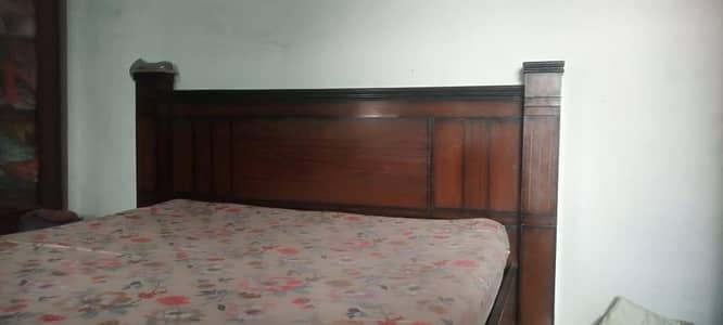 King size bed for sale in good condition