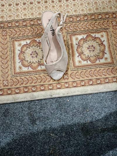 heels in good condition