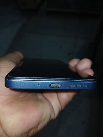 fone saaf ha 10/10 ha 4+4 raam or 128 gb rom ha daba sath ha