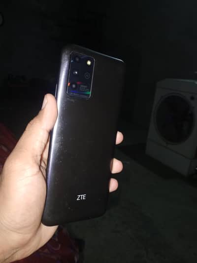 zte blade v30 4/128 sim jacket gum ho gai hai all okay hai phone