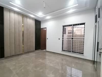 Prime Location 2812 Square Feet Upper Portion For Rent