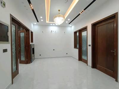 VIP And Lavish  10 Marla Upper portion