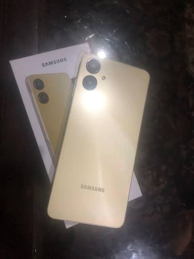 10/10 condition 6/128 gb with original charger only 5 month used