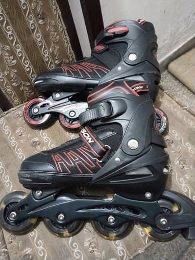 skating shoes|adjustable in size |colourful tyre