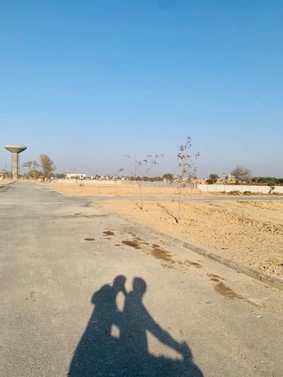 10 Marla 40 feet Road Near 120 feet Main Boulevard and Raiwind Road Access Phase 4 B Block