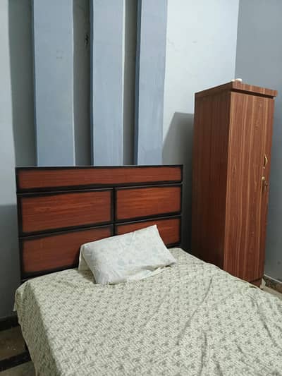 Single bed 4x6.5 & Single door almari For sell.