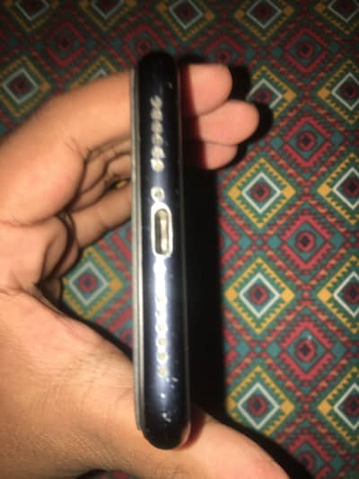 Iphone xr 64gb jv 80 battery health 9/10 condition